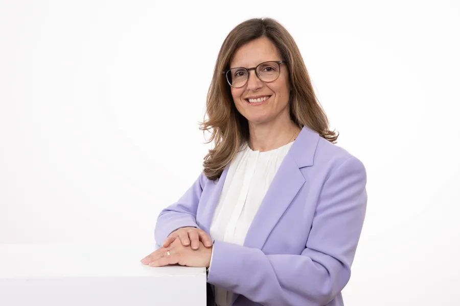 Martina Fundneider, Finance